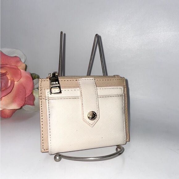 Steve Madden Bhayden Card Wallet - Picture 1 of 4